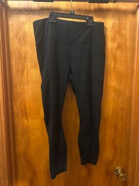 Yogalicious Black High-Waist Leggings with Side Pockets